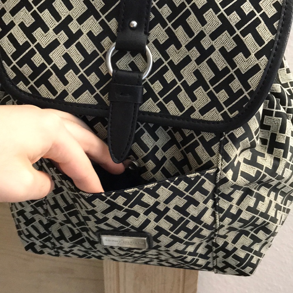 Tommy Hilfiger Medium Signature Backpack - Picture 7 of 13
